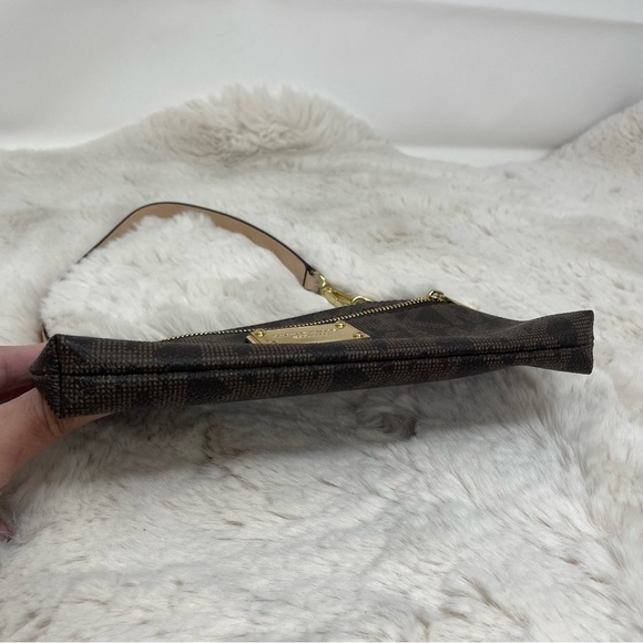 Michael Kors Jet Set Large Wristlet Brown - Picture 11 of 12